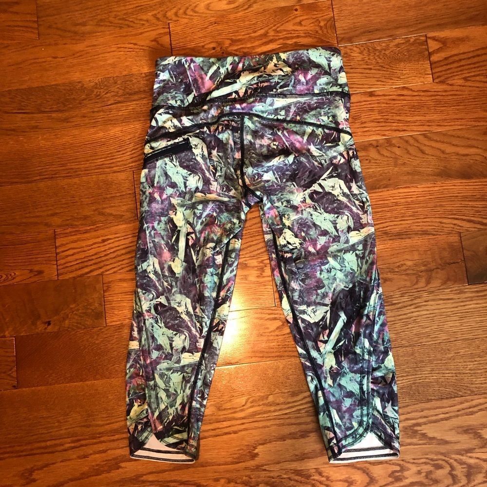 Lululemon crops - Picture 3 of 5